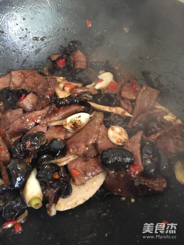 火爆豬肝的做法-香辣味炒菜譜-易網健康養生網 火爆豬肝的做法-香辣味炒菜譜