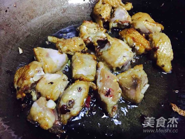 山城雞翅的做法-麻辣味炒菜譜-易網健康養生網 山城雞翅的做法-麻辣味炒菜譜