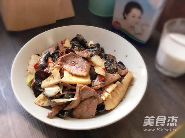 火爆豬肝的做法-香辣味炒菜譜-易網健康養生網 火爆豬肝的做法-香辣味炒菜譜