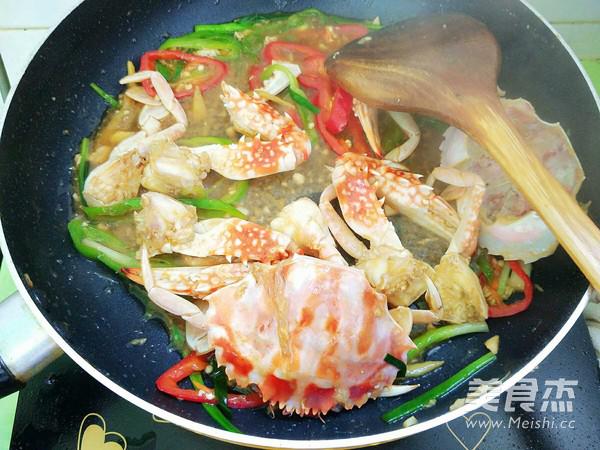 雙椒辣炒螃蟹的做法-家常味炒菜譜