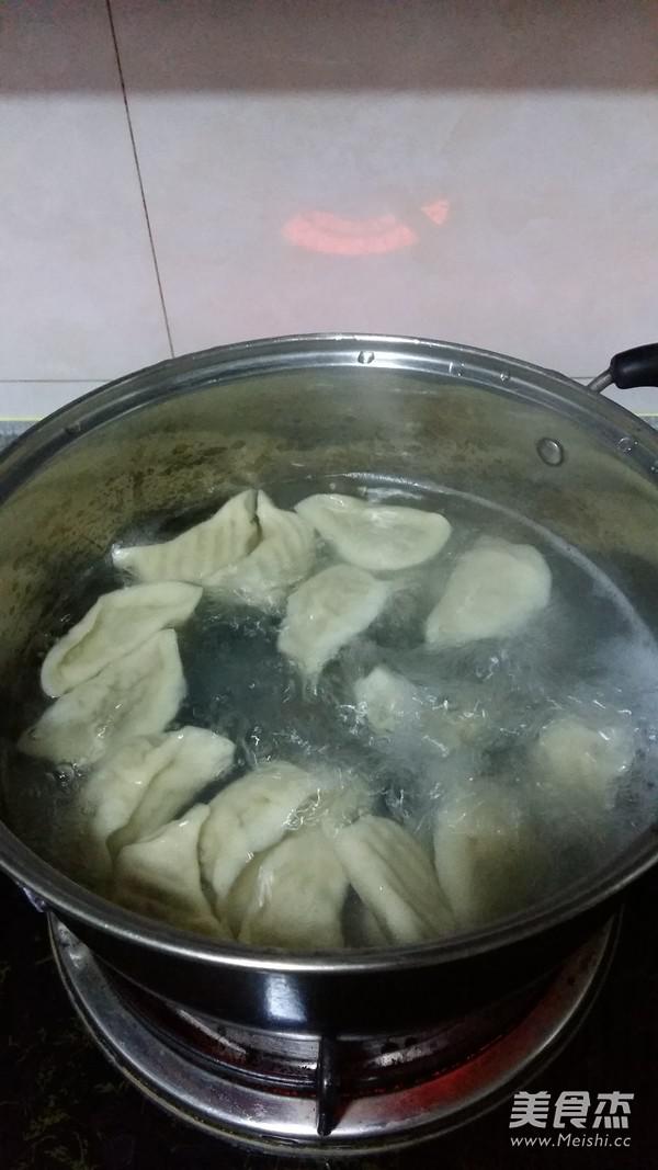 白菜香菇濃湯餃子的做法-咸鮮味煮菜譜-易網健康養生網 白菜香菇濃湯餃子的做法-咸鮮味煮菜譜