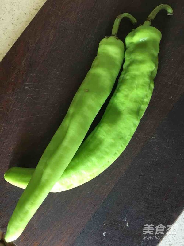 尖椒肥腸的做法-家常味炒菜譜-易網<a href=http://www.xllyou.com/ target=_blank class=infotextkey>健康養生</a>網 尖椒肥腸的做法-家常味炒菜譜