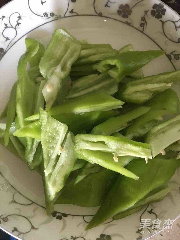 尖椒肥腸的做法-家常味炒菜譜-易網健康養生網 尖椒肥腸的做法-家常味炒菜譜