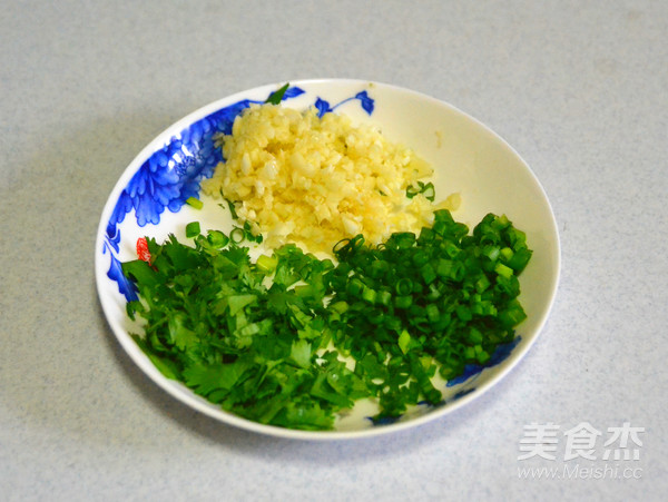 盛夏中的清涼味道—雞絲涼面的做法-咸鮮味拌菜譜-易網健康養生網 盛夏中的清涼味道—雞絲涼面的做法-咸鮮味拌菜譜