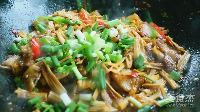 筍干炒回鍋肉的做法-家常味炒菜譜-易網(wǎng)健康養(yǎng)生網(wǎng) 筍干炒回鍋肉的做法-家常味炒菜譜