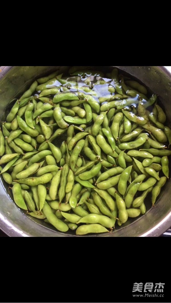 水煮毛豆的做法-咸鮮味煮菜譜-易網<a href=http://www.xllyou.com/ target=_blank class=infotextkey>健康養生</a>網 水煮毛豆的做法-咸鮮味煮菜譜