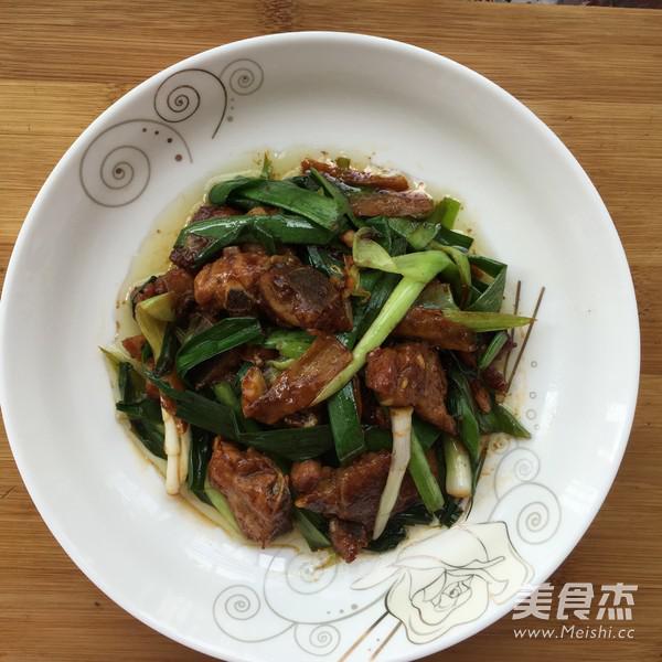 蒜苗炒排骨的做法-家常味炒菜譜