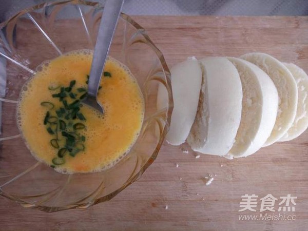 蔥香雞蛋煎饅頭片的做法-蔥香味煎菜譜-易網(wǎng)健康養(yǎng)生網(wǎng) 蔥香雞蛋煎饅頭片的做法-蔥香味煎菜譜