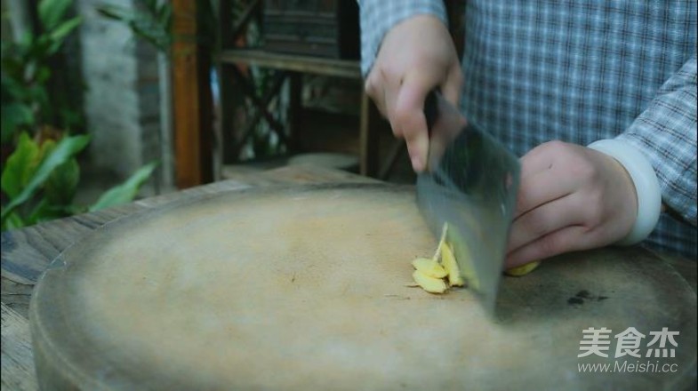 筍干炒回鍋肉的做法-家常味炒菜譜-易網(wǎng)健康養(yǎng)生網(wǎng) 筍干炒回鍋肉的做法-家常味炒菜譜