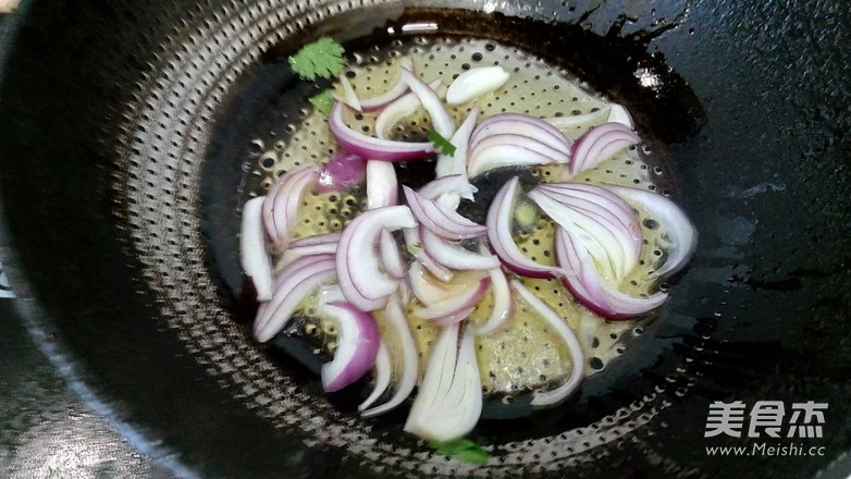 炒羊肉片的做法-蔥香味炒菜譜-易網健康養生網 炒羊肉片的做法-蔥香味炒菜譜