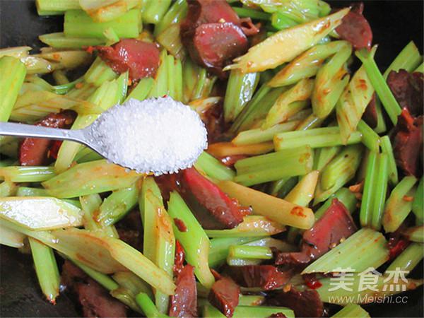 芹菜爆炒回鍋鴨胗的做法-家常味炒菜譜-易網健康養生網 芹菜爆炒回鍋鴨胗的做法-家常味炒菜譜