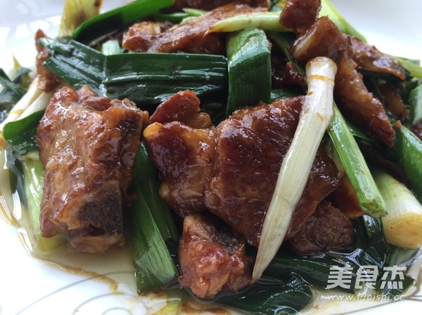 蒜苗炒排骨的做法-家常味炒菜譜-易網健康養生網 蒜苗炒排骨的做法-家常味炒菜譜
