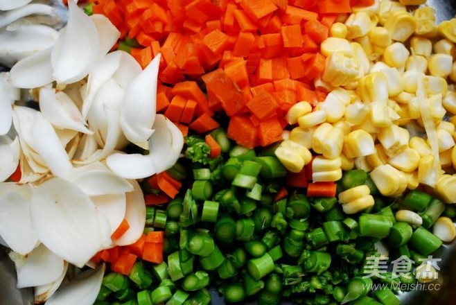 星級酒店野生牛肝菌炒飯的做法-家常味炒菜譜