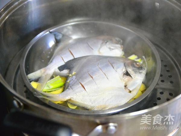 健康美味的清蒸鯧魚的做法-咸鮮味蒸菜譜