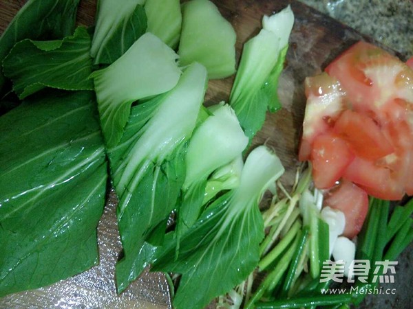 西紅柿青菜小餛飩的做法-咸鮮味煮菜譜-易網(wǎng)健康養(yǎng)生網(wǎng) 西紅柿青菜小餛飩的做法-咸鮮味煮菜譜