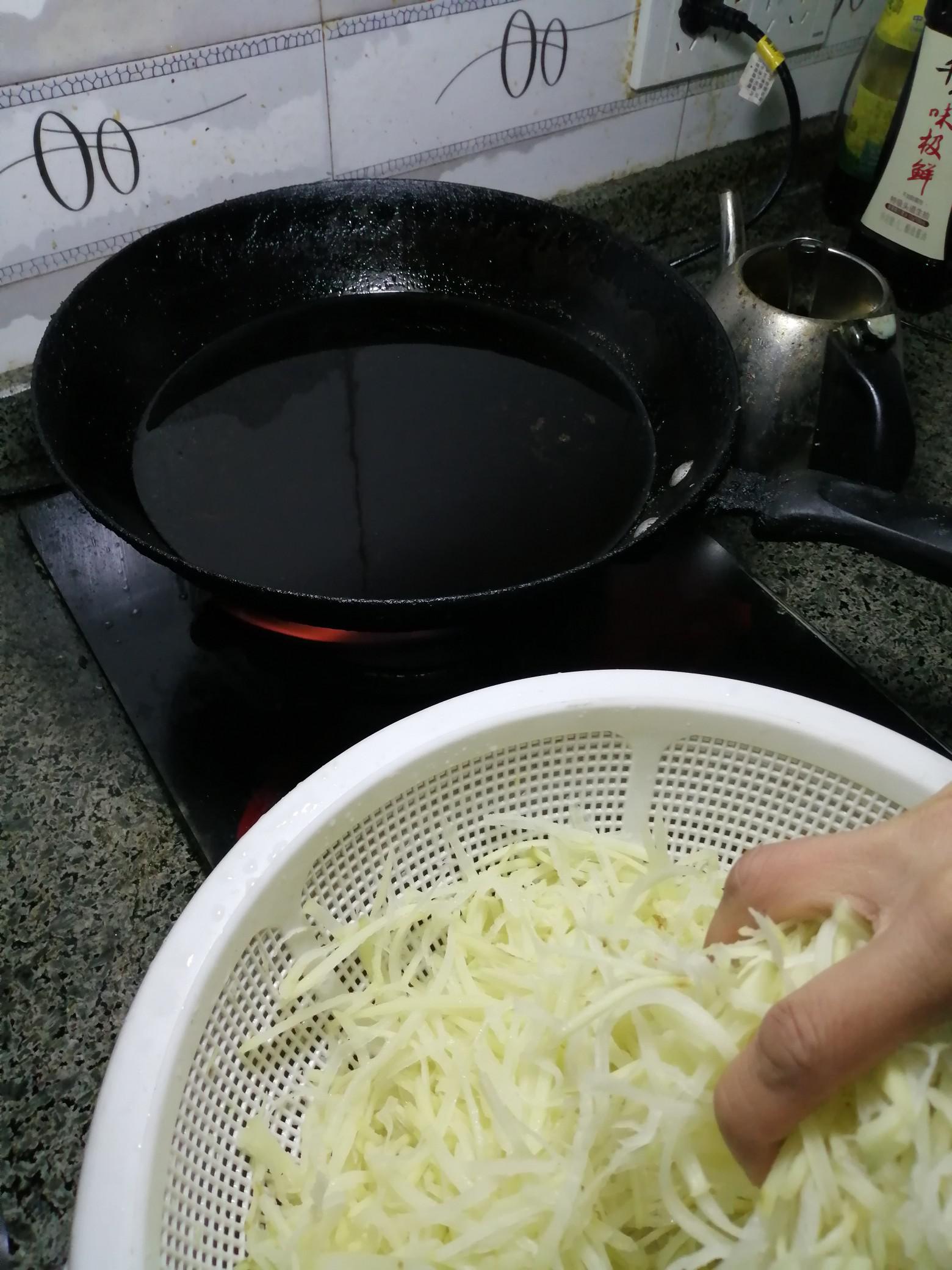 涼拌金絲的做法-酸甜味拌菜譜-易網健康養生網 涼拌金絲的做法-酸甜味拌菜譜