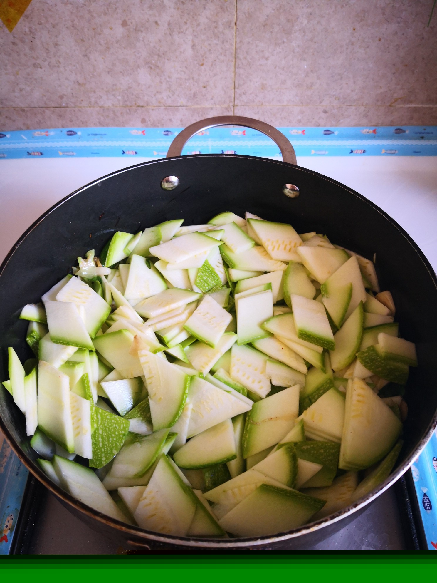 鮮蝦炒西葫蘆的做法-家常味炒菜譜-易網(wǎng)健康養(yǎng)生網(wǎng) 鮮蝦炒西葫蘆的做法-家常味炒菜譜