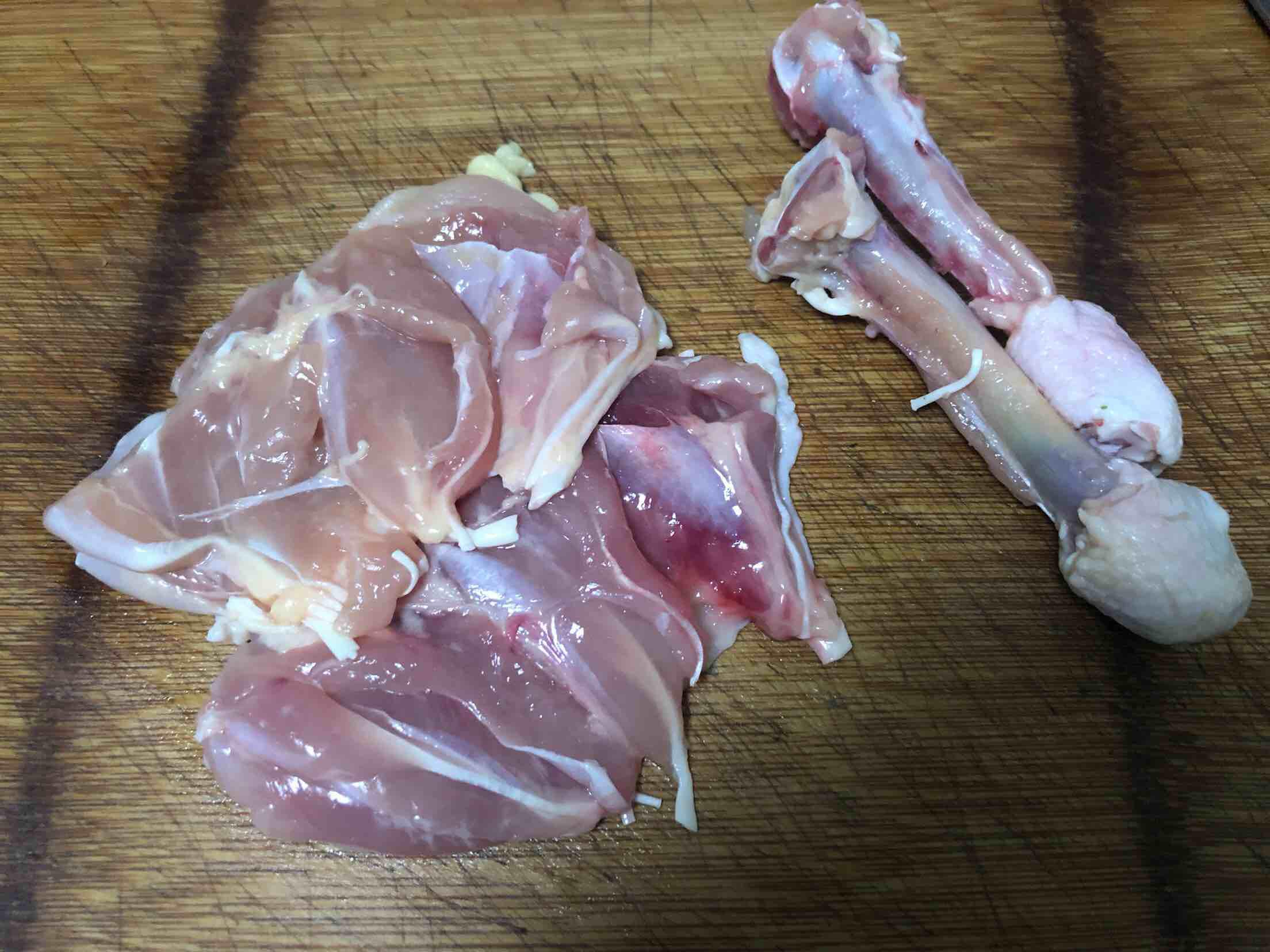 香酥炸雞的做法-家常味炸菜譜-易網<a href=http://www.xllyou.com/ target=_blank class=infotextkey>健康養生</a>網 香酥炸雞的做法-家常味炸菜譜