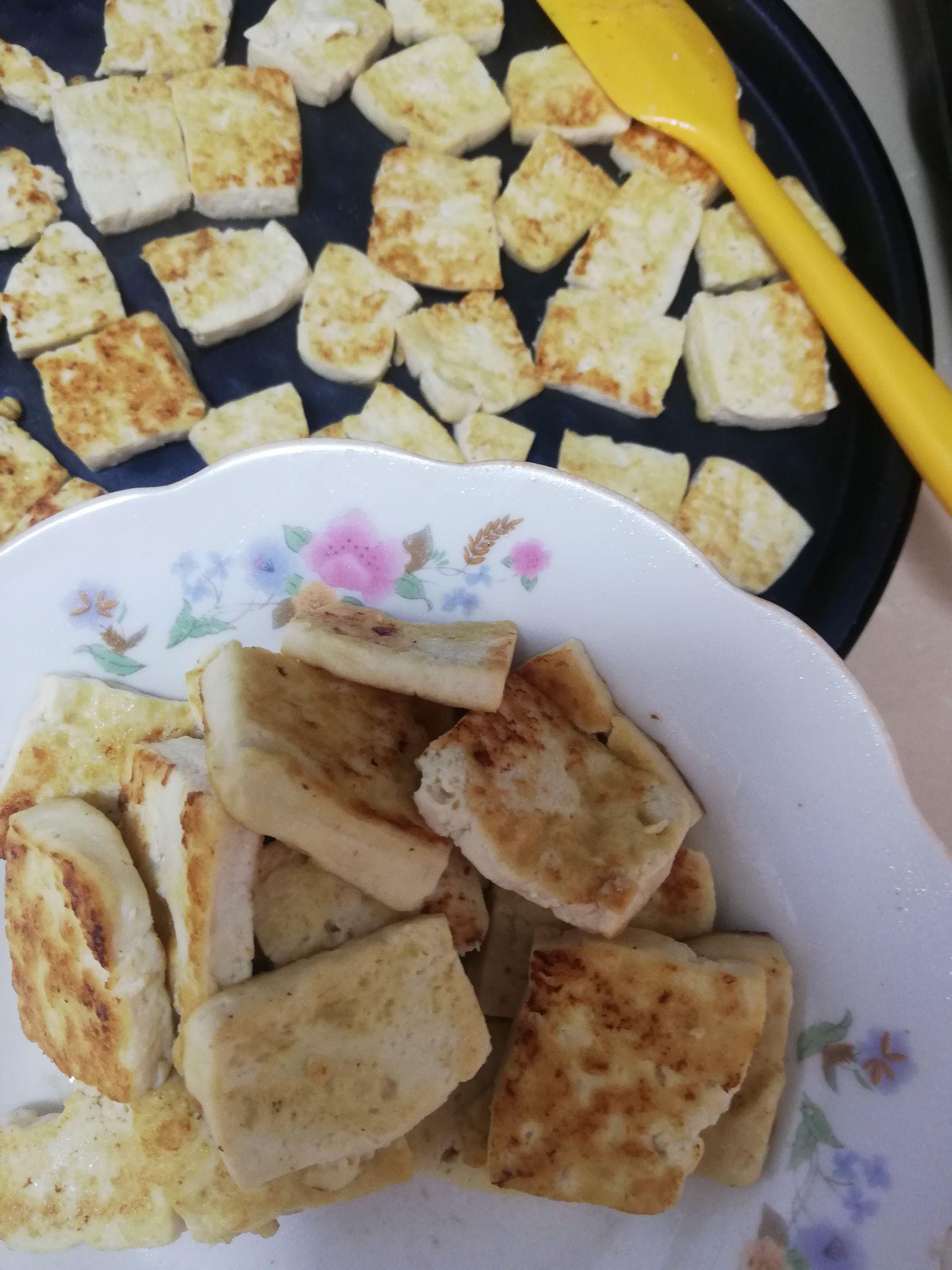 豬血豆腐菜心的做法-家常味煮菜譜-易網<a href=http://www.xllyou.com/ target=_blank class=infotextkey>健康養生</a>網 豬血豆腐菜心的做法-家常味煮菜譜