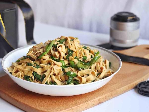 韭菜千張炒肉絲的做法-家常味炒菜譜-易網健康養(yǎng)生網 韭菜千張炒肉絲的做法-家常味炒菜譜