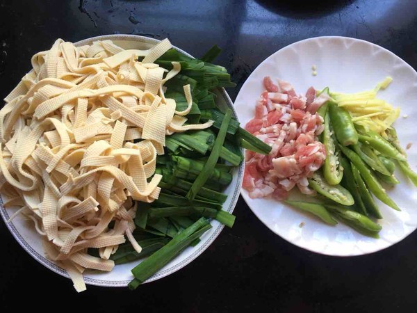 韭菜千張炒肉絲的做法-家常味炒菜譜-易網健康養(yǎng)生網 韭菜千張炒肉絲的做法-家常味炒菜譜