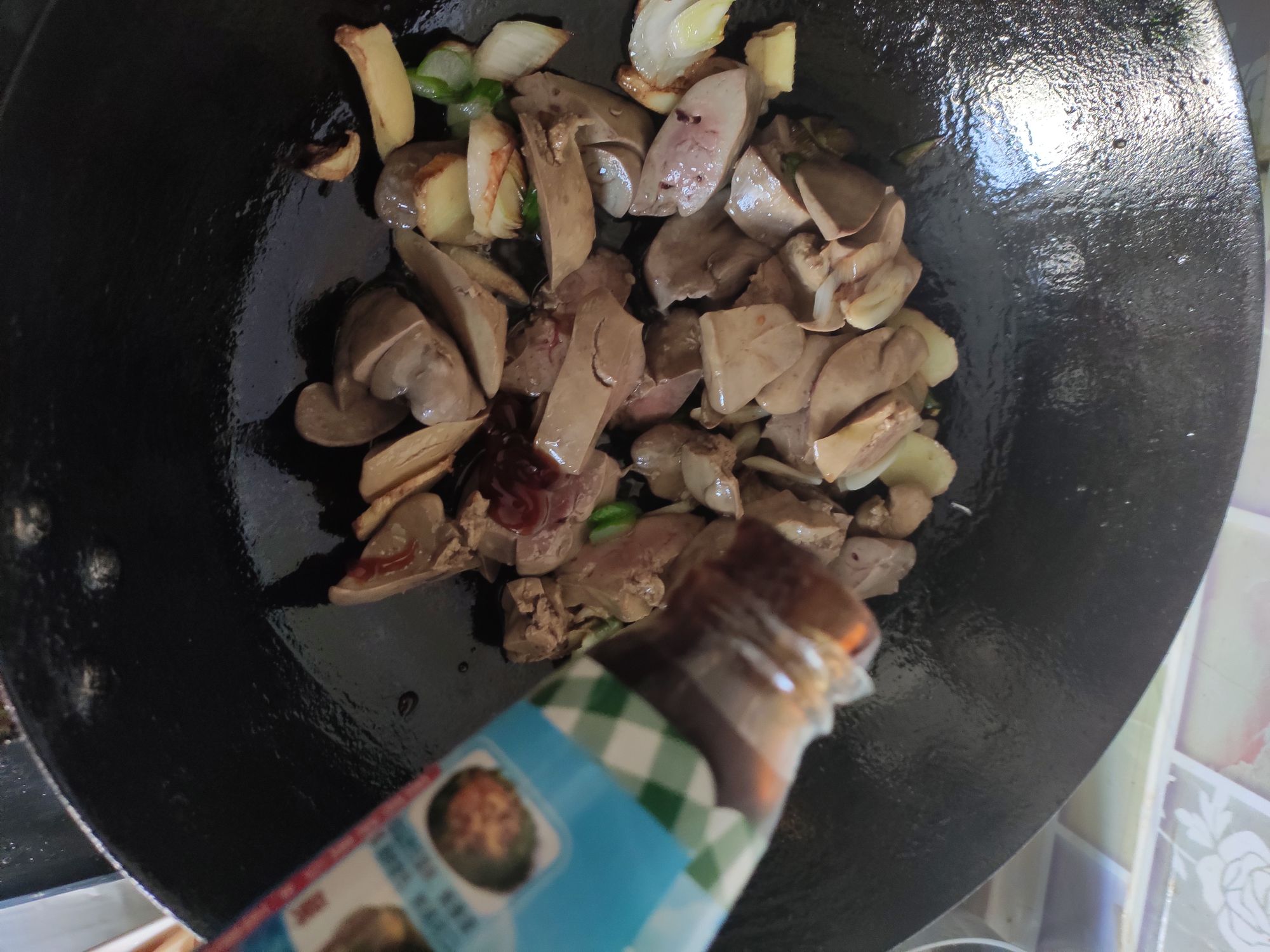 辣炒雞肝的做法-香辣味炒菜譜-易網(wǎng)健康養(yǎng)生網(wǎng) 辣炒雞肝的做法-香辣味炒菜譜