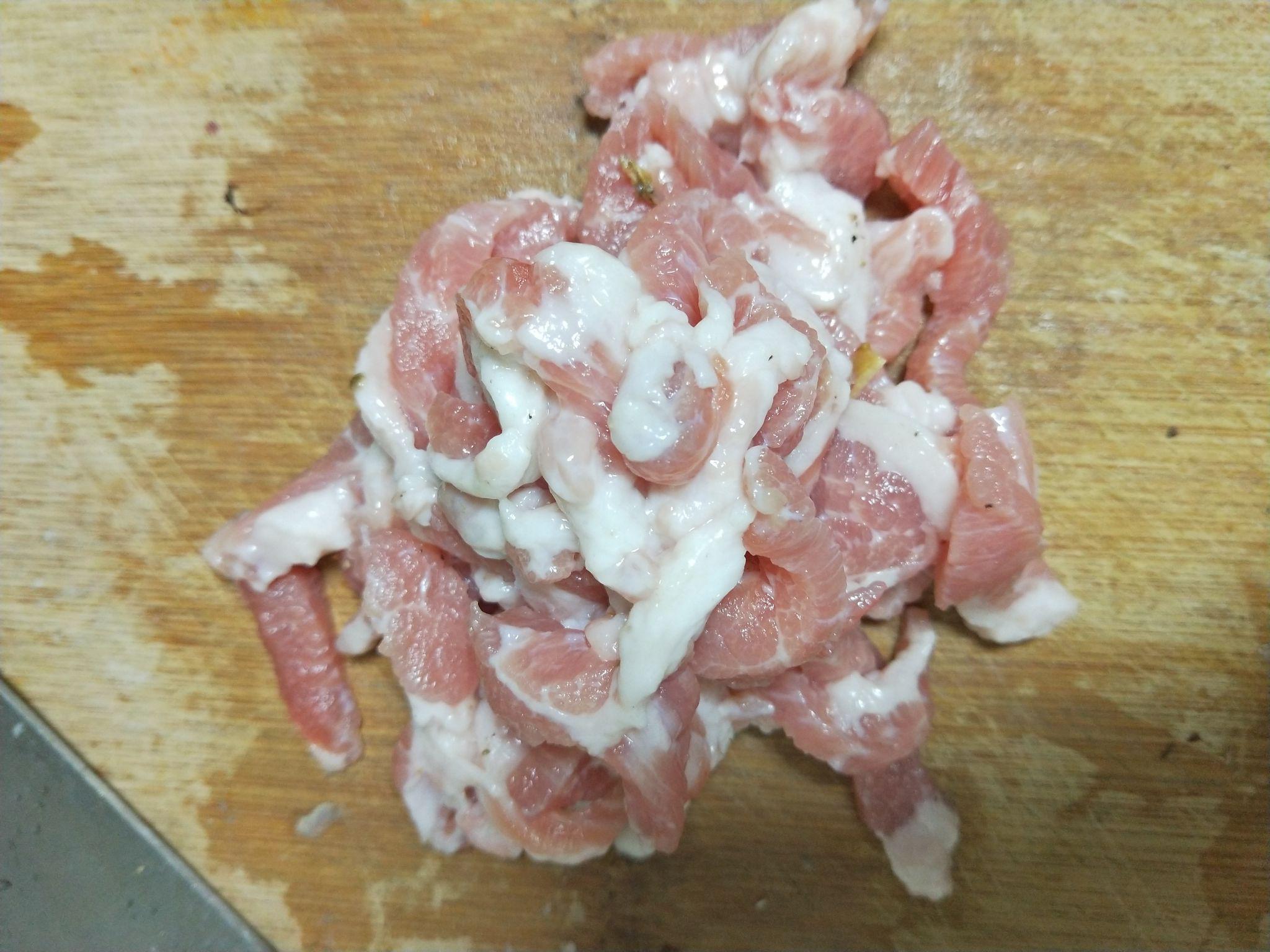 糖醋里脊肉的做法-酸甜味熘菜譜-易網<a href=http://www.xllyou.com/ target=_blank class=infotextkey>健康養生</a>網 糖醋里脊肉的做法-酸甜味熘菜譜