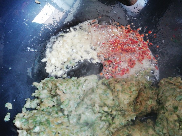 刺嫩芽煎蛋的做法-香辣味煎菜譜-易網健康養生網 刺嫩芽煎蛋的做法-香辣味煎菜譜