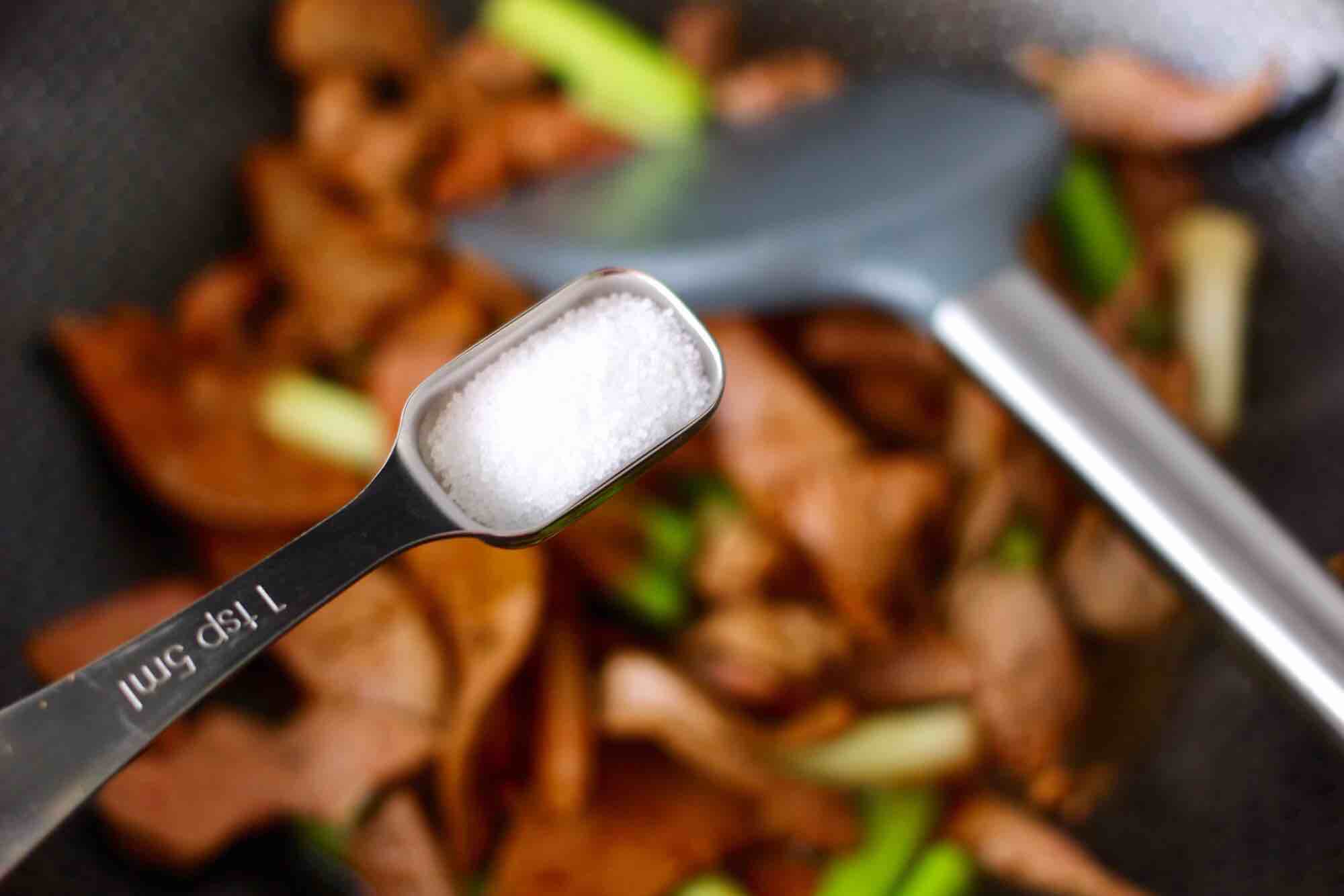 蒜苗爆肝尖的做法-蒜香味爆菜譜-易網健康養生網 蒜苗爆肝尖的做法-蒜香味爆菜譜