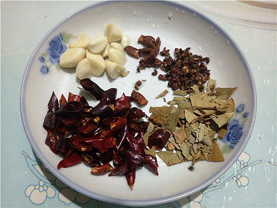 鹵鴨掌鴨翅的做法-五香味鹵菜譜-易網健康養生網 鹵鴨掌鴨翅的做法-五香味鹵菜譜