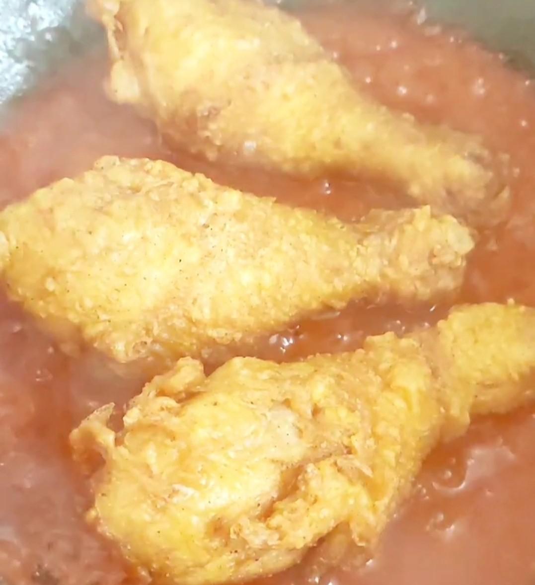 韓式炸雞的做法-酸辣味炸菜譜-易網(wǎng)健康養(yǎng)生網(wǎng) 韓式炸雞的做法-酸辣味炸菜譜