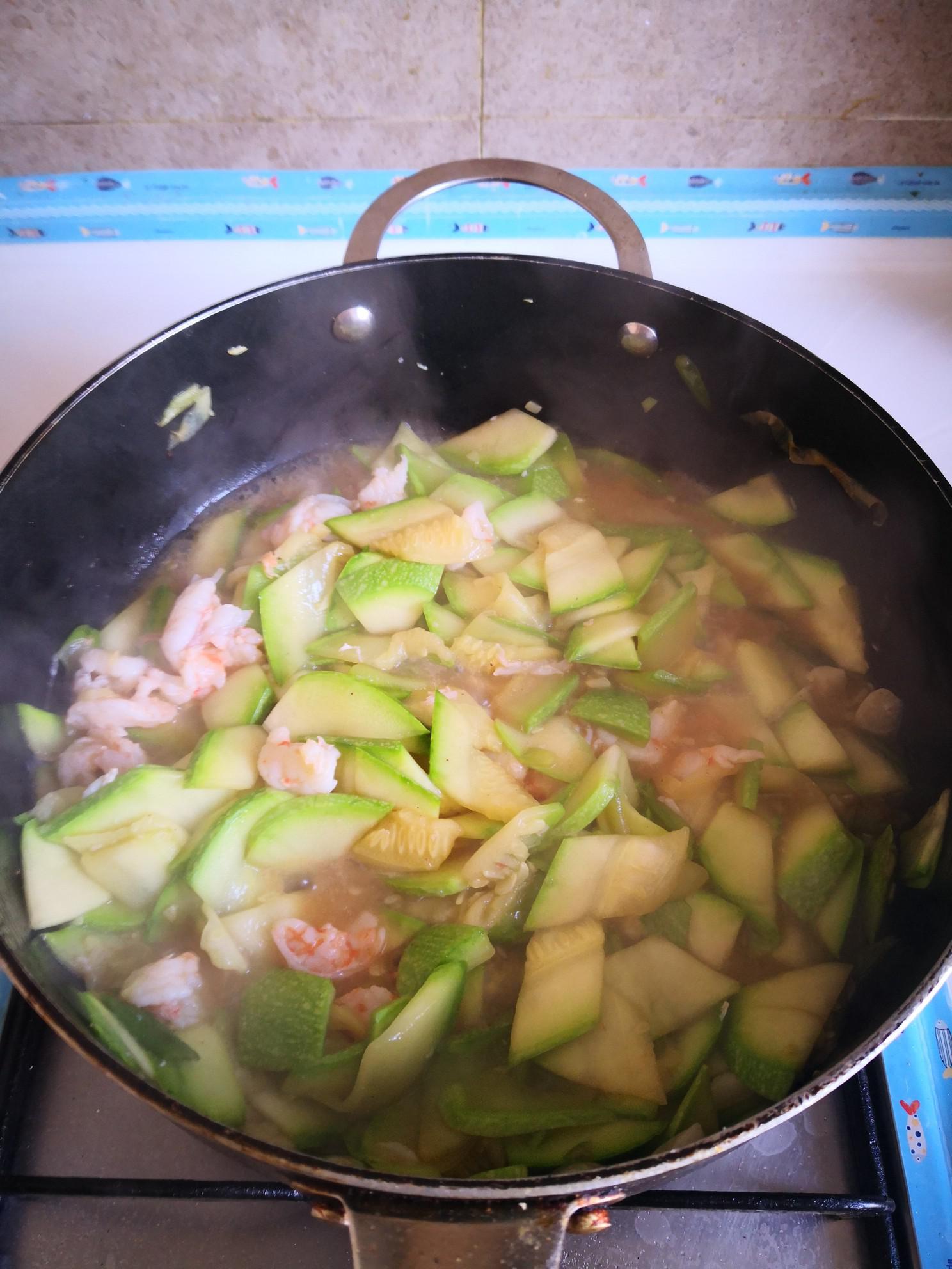 鮮蝦炒西葫蘆的做法-家常味炒菜譜-易網(wǎng)健康養(yǎng)生網(wǎng) 鮮蝦炒西葫蘆的做法-家常味炒菜譜