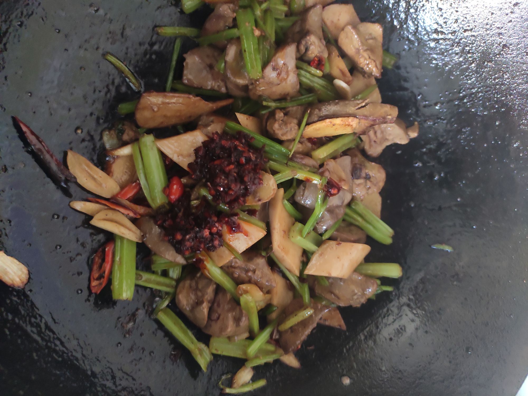 辣炒雞肝的做法-香辣味炒菜譜-易網(wǎng)健康養(yǎng)生網(wǎng) 辣炒雞肝的做法-香辣味炒菜譜