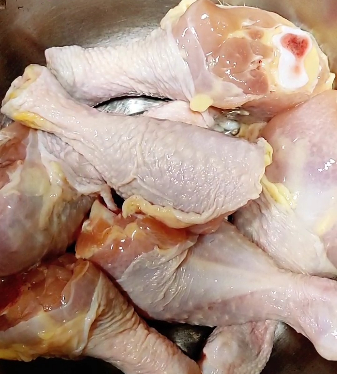 韓式炸雞的做法-酸辣味炸菜譜-易網(wǎng)<a href=http://www.xllyou.com/ target=_blank class=infotextkey>健康養(yǎng)生</a>網(wǎng) 韓式炸雞的做法-酸辣味炸菜譜