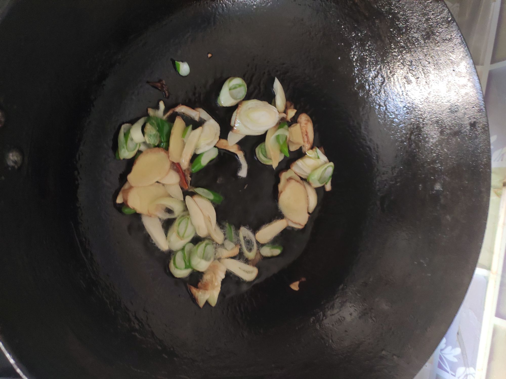 辣炒雞肝的做法-香辣味炒菜譜-易網(wǎng)健康養(yǎng)生網(wǎng) 辣炒雞肝的做法-香辣味炒菜譜