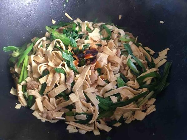 韭菜千張炒肉絲的做法-家常味炒菜譜-易網健康養(yǎng)生網 韭菜千張炒肉絲的做法-家常味炒菜譜