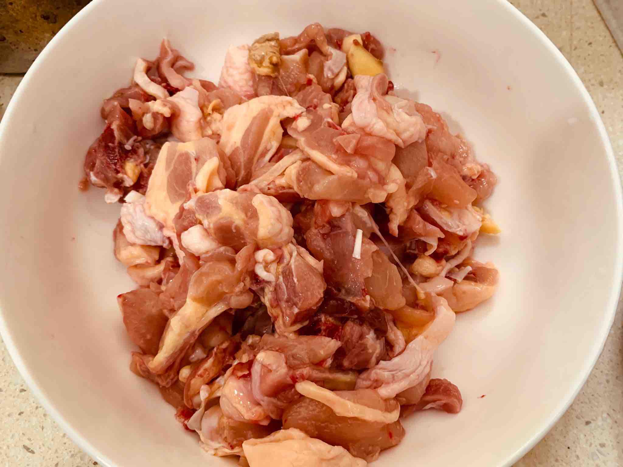 油燜雞的做法-家常味燜菜譜-易網<a href=http://www.xllyou.com/ target=_blank class=infotextkey>健康養生</a>網 油燜雞的做法-家常味燜菜譜