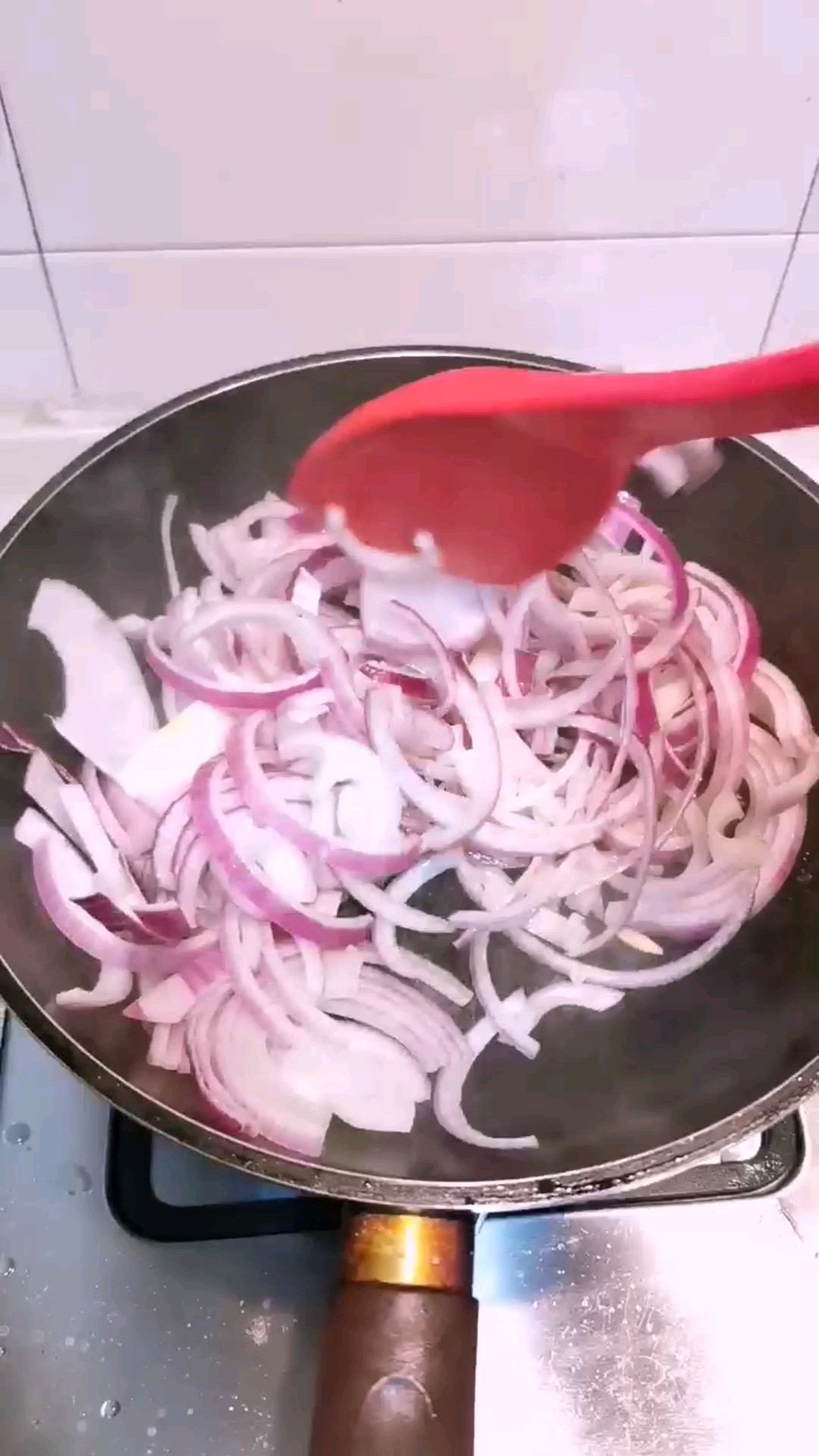 洋蔥炒肥牛的做法-家常味炒菜譜-易網健康養生網 洋蔥炒肥牛的做法-家常味炒菜譜