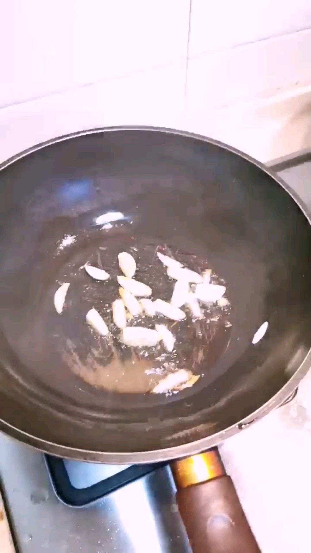 洋蔥炒肥牛的做法-家常味炒菜譜-易網健康養生網 洋蔥炒肥牛的做法-家常味炒菜譜