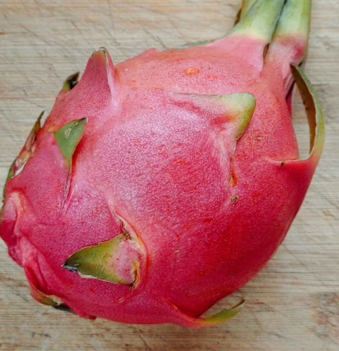 五彩繽紛火龍果的做法-果味炒菜譜-易網<a href=http://www.xllyou.com/ target=_blank class=infotextkey>健康養生</a>網 五彩繽紛火龍果的做法-果味炒菜譜