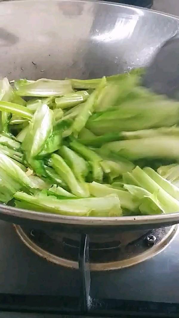 魚罐頭炒油麥菜的做法-咸鮮味炒菜譜-易網(wǎng)<a href=http://www.xllyou.com/ target=_blank class=infotextkey>健康養(yǎng)生</a>網(wǎng) 魚罐頭炒油麥菜的做法-咸鮮味炒菜譜