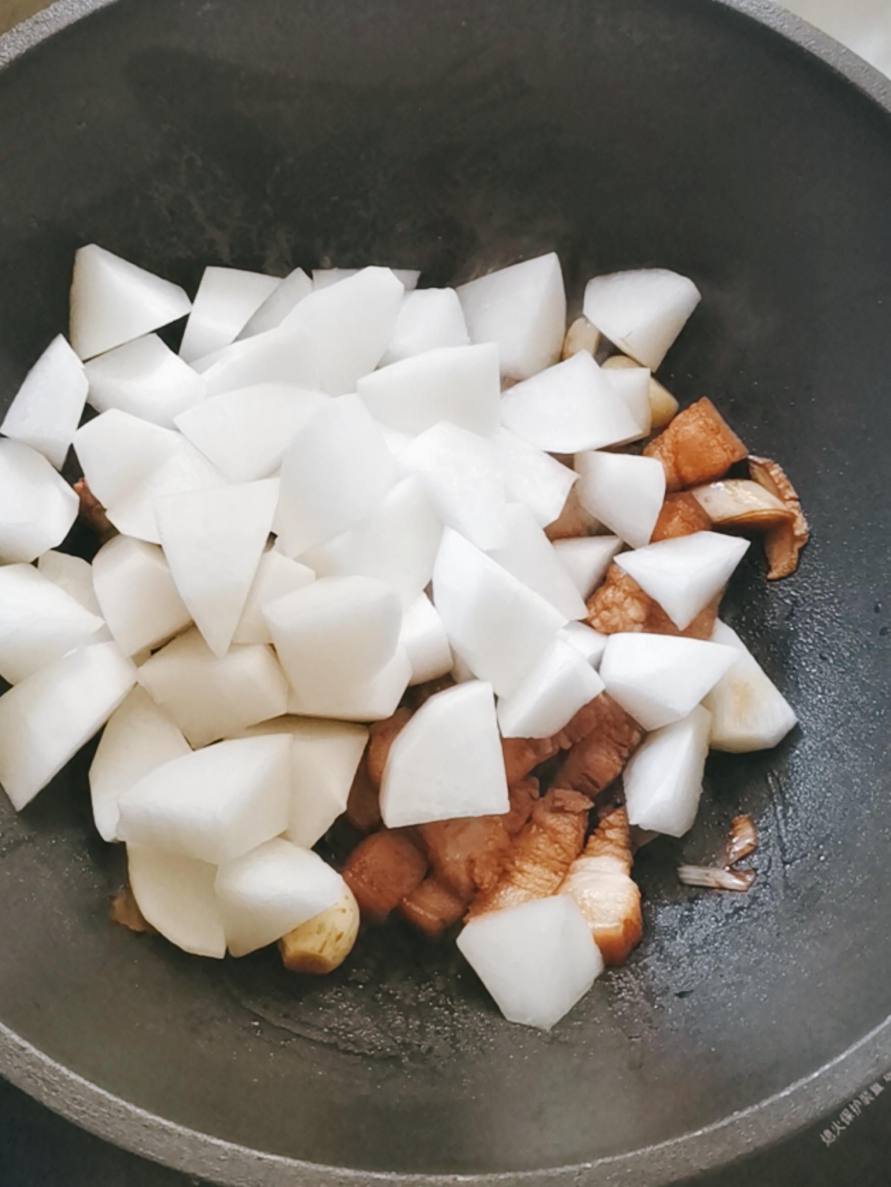 蘿卜燒肉的做法-咸鮮味燒菜譜-易網健康養生網 蘿卜燒肉的做法-咸鮮味燒菜譜