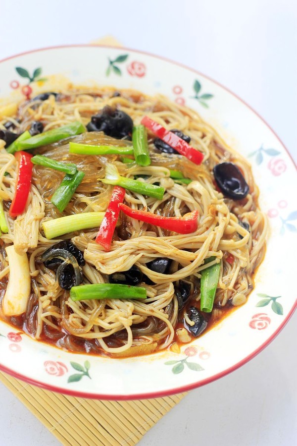 金針菇燴粉條的做法-香辣味燴菜譜-易網(wǎng)健康養(yǎng)生網(wǎng) 金針菇燴粉條的做法-香辣味燴菜譜