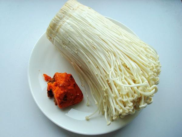 金針菇燴粉條的做法-香辣味燴菜譜-易網(wǎng)<a href=http://www.xllyou.com/ target=_blank class=infotextkey>健康養(yǎng)生</a>網(wǎng) 金針菇燴粉條的做法-香辣味燴菜譜