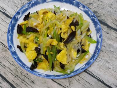 蔥白炒雞蛋木耳的做法-家常味炒菜譜