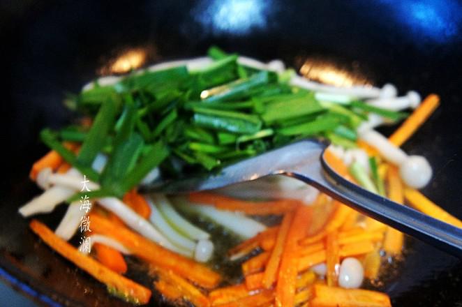 韭菜炒白玉菇的做法-家常味炒菜譜-易網(wǎng)健康養(yǎng)生網(wǎng) 韭菜炒白玉菇的做法-家常味炒菜譜