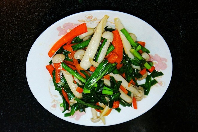 韭菜炒白玉菇的做法-家常味炒菜譜-易網(wǎng)健康養(yǎng)生網(wǎng) 韭菜炒白玉菇的做法-家常味炒菜譜