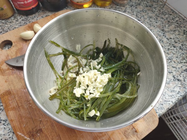 金針菇拌海帶絲的做法-咸鮮味拌菜譜-易網健康養生網 金針菇拌海帶絲的做法-咸鮮味拌菜譜