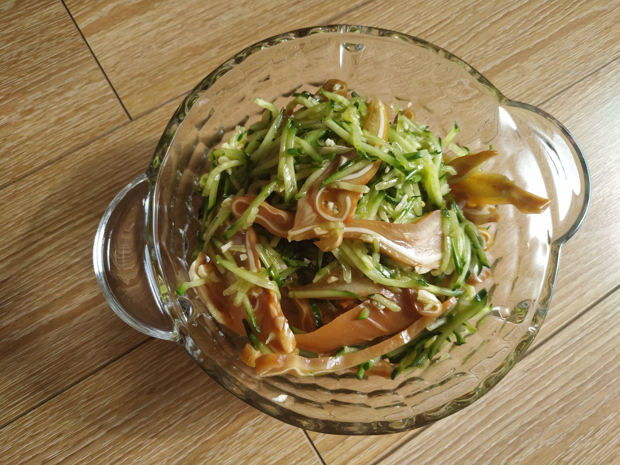 黃瓜豬耳的做法-家常味拌菜譜-易網(wǎng)健康養(yǎng)生網(wǎng) 黃瓜豬耳的做法-家常味拌菜譜