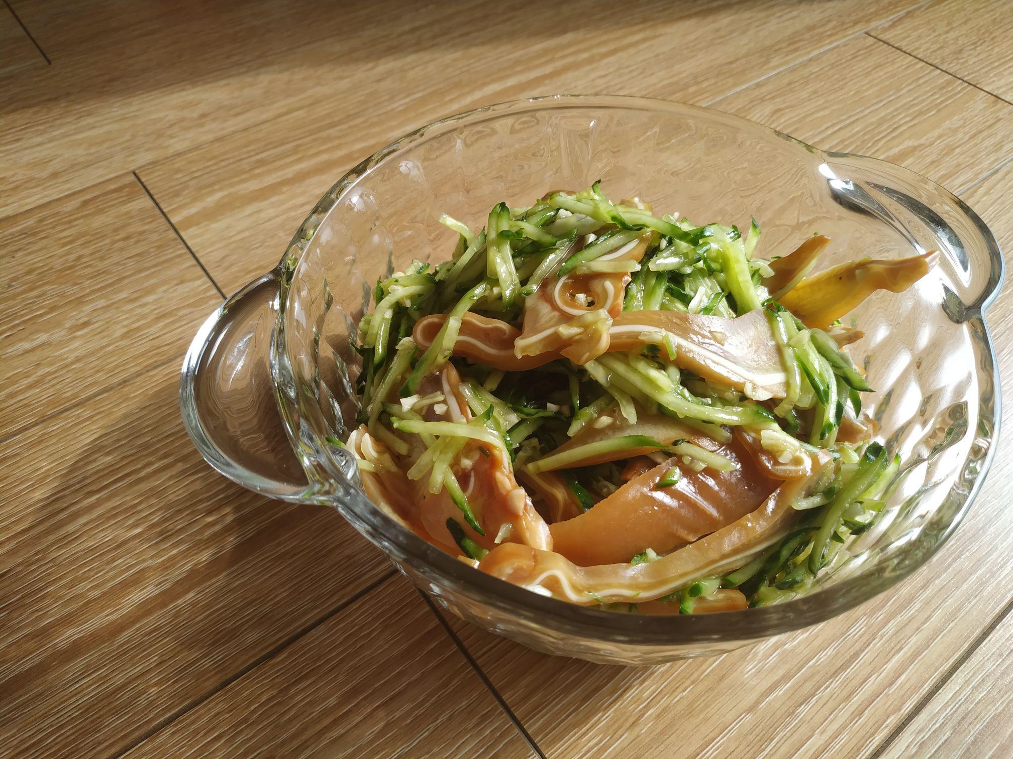 黃瓜豬耳的做法-家常味拌菜譜-易網(wǎng)健康養(yǎng)生網(wǎng) 黃瓜豬耳的做法-家常味拌菜譜